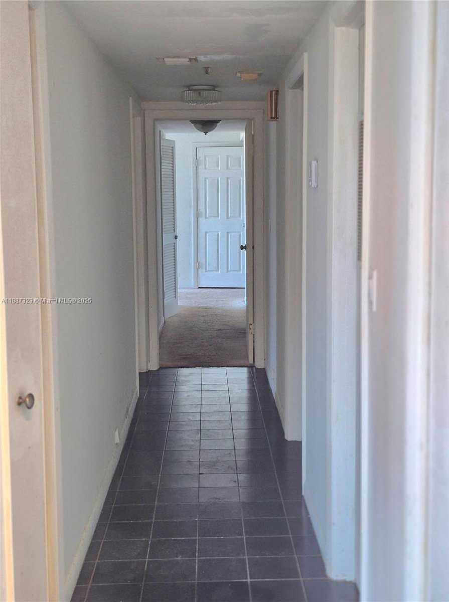 Small Image of 4001 HILLCREST DR #602-4, Hollywood Number 16