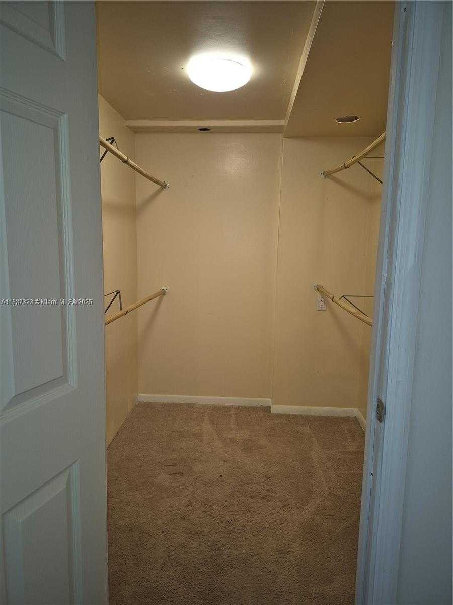 Small Image of 4001 HILLCREST DR #602-4, Hollywood Number 17
