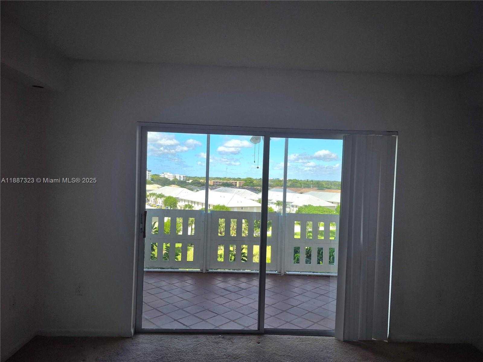Small Image of 4001 HILLCREST DR #602-4, Hollywood Number 18