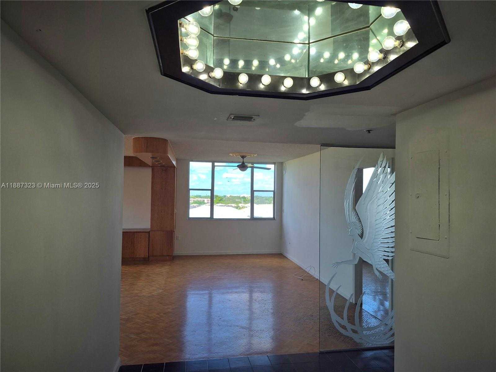 Small Image of 4001 HILLCREST DR #602-4, Hollywood Number 2