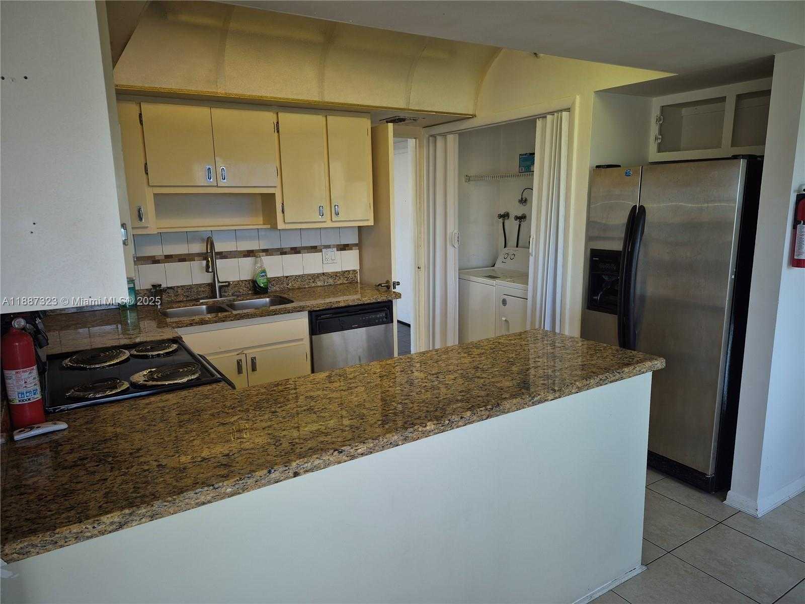 Small Image of 4001 HILLCREST DR #602-4, Hollywood Number 5