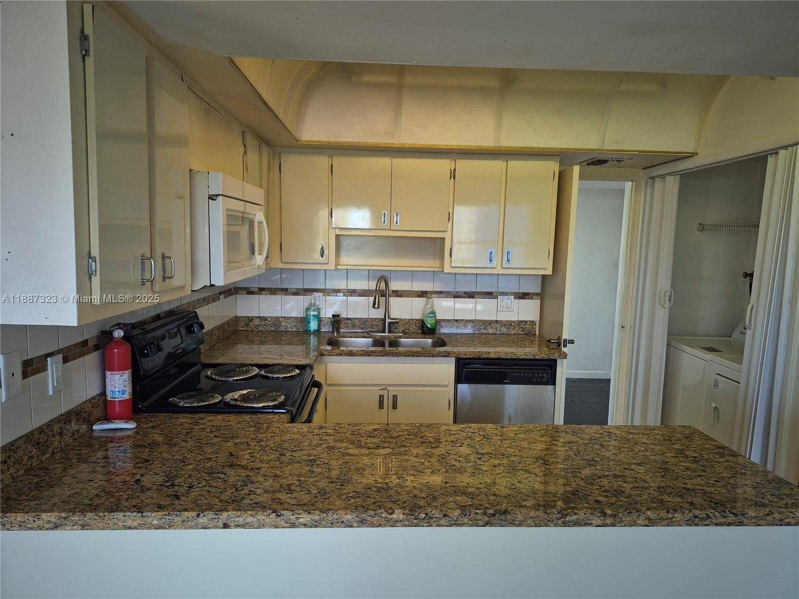 Small Image of 4001 HILLCREST DR #602-4, Hollywood Number 6