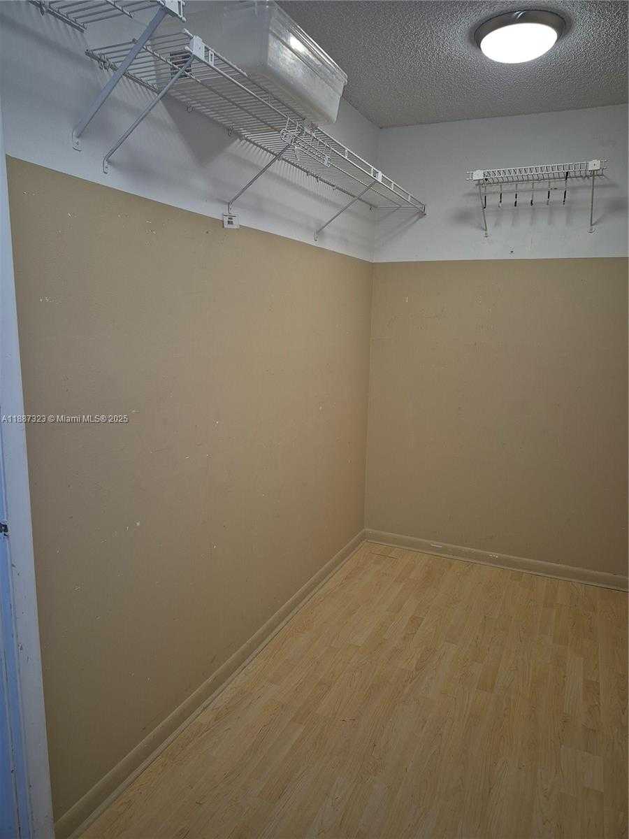 Small Image of 4001 HILLCREST DR #602-4, Hollywood Number 9
