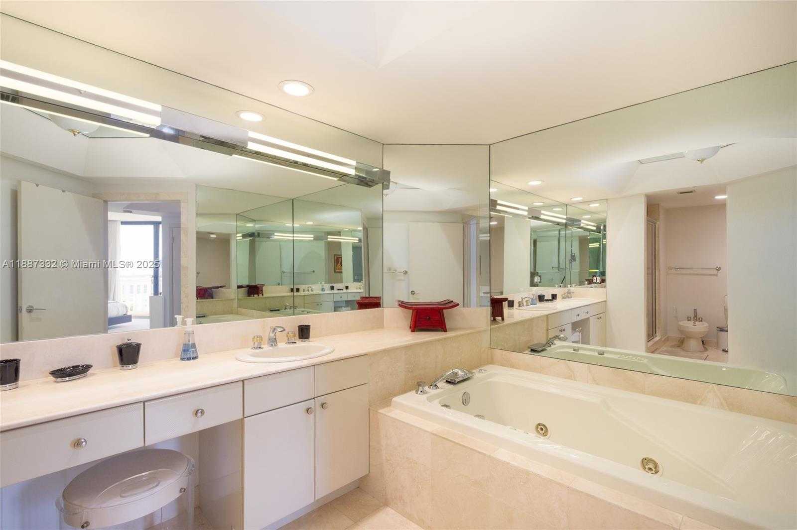Small Image of 2000 ISLAND BLVD #1002, Aventura Number 13