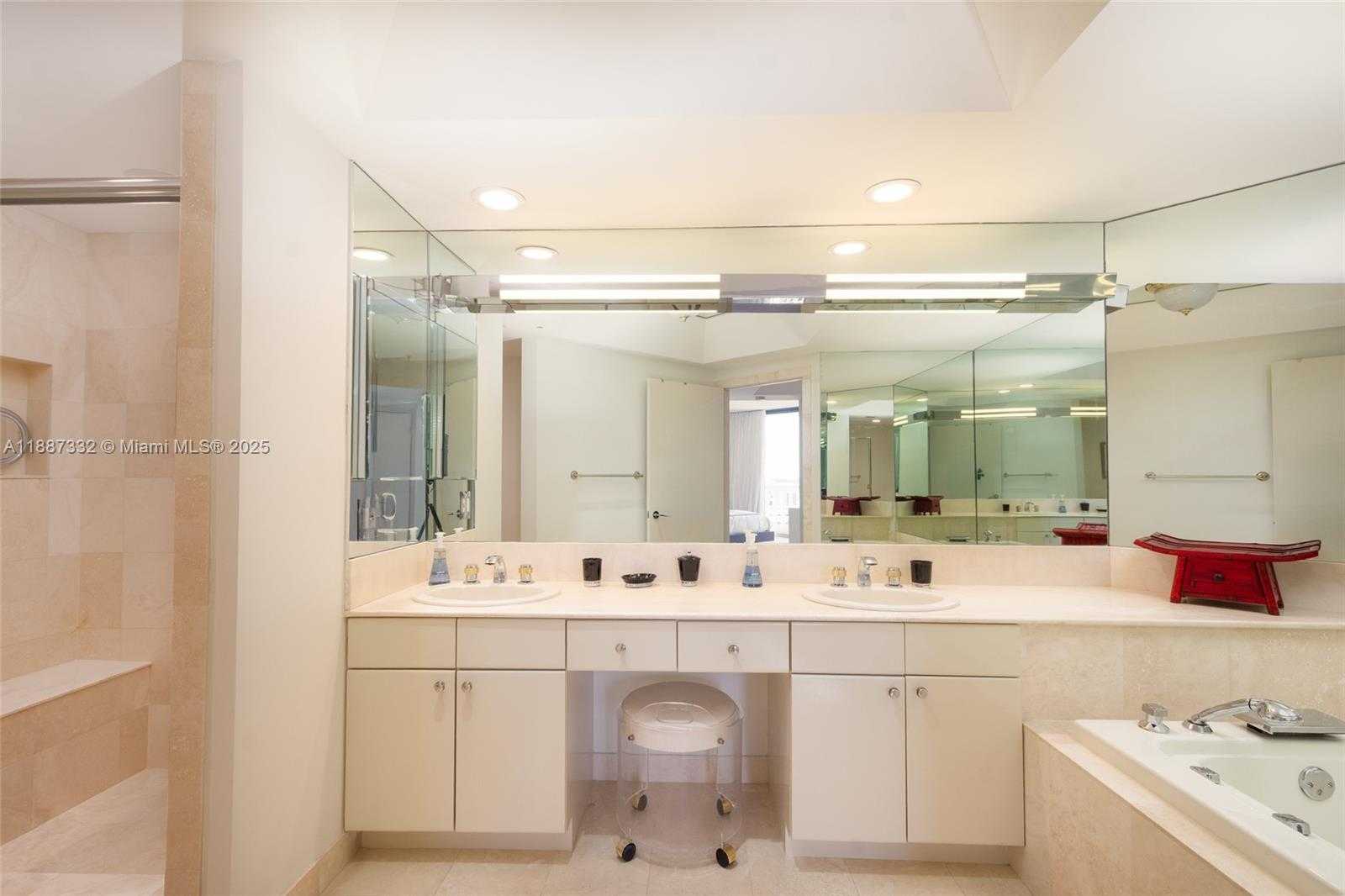 Small Image of 2000 ISLAND BLVD #1002, Aventura Number 14