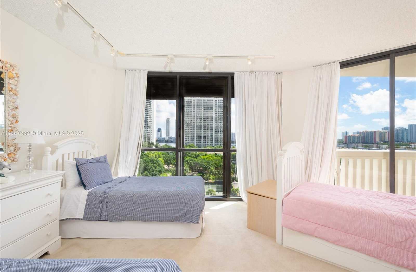 Small Image of 2000 ISLAND BLVD #1002, Aventura Number 15