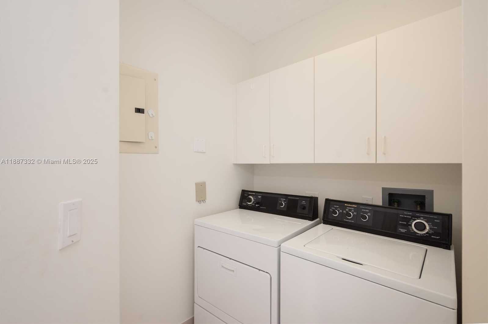Small Image of 2000 ISLAND BLVD #1002, Aventura Number 17