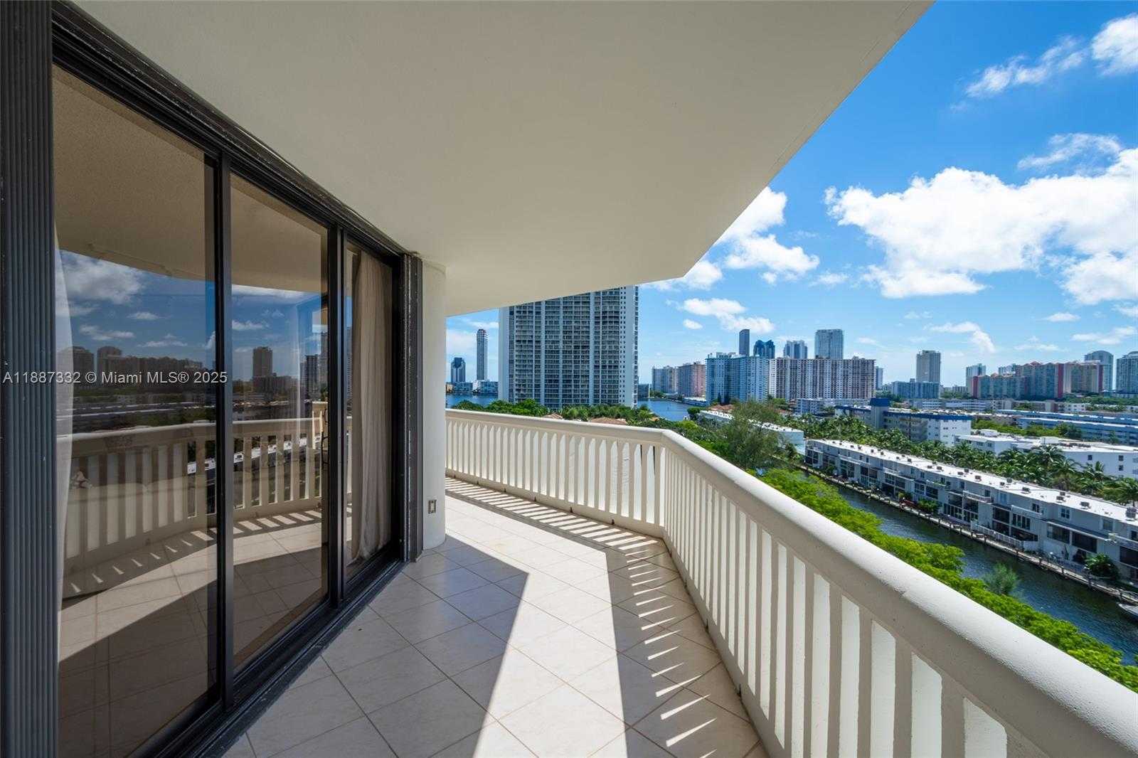 Small Image of 2000 ISLAND BLVD #1002, Aventura Number 19