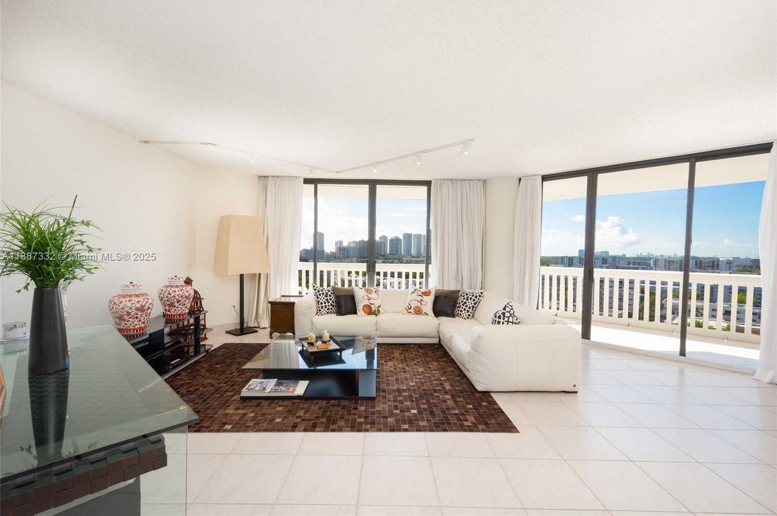 Small Image of 2000 ISLAND BLVD #1002, Aventura Number 2