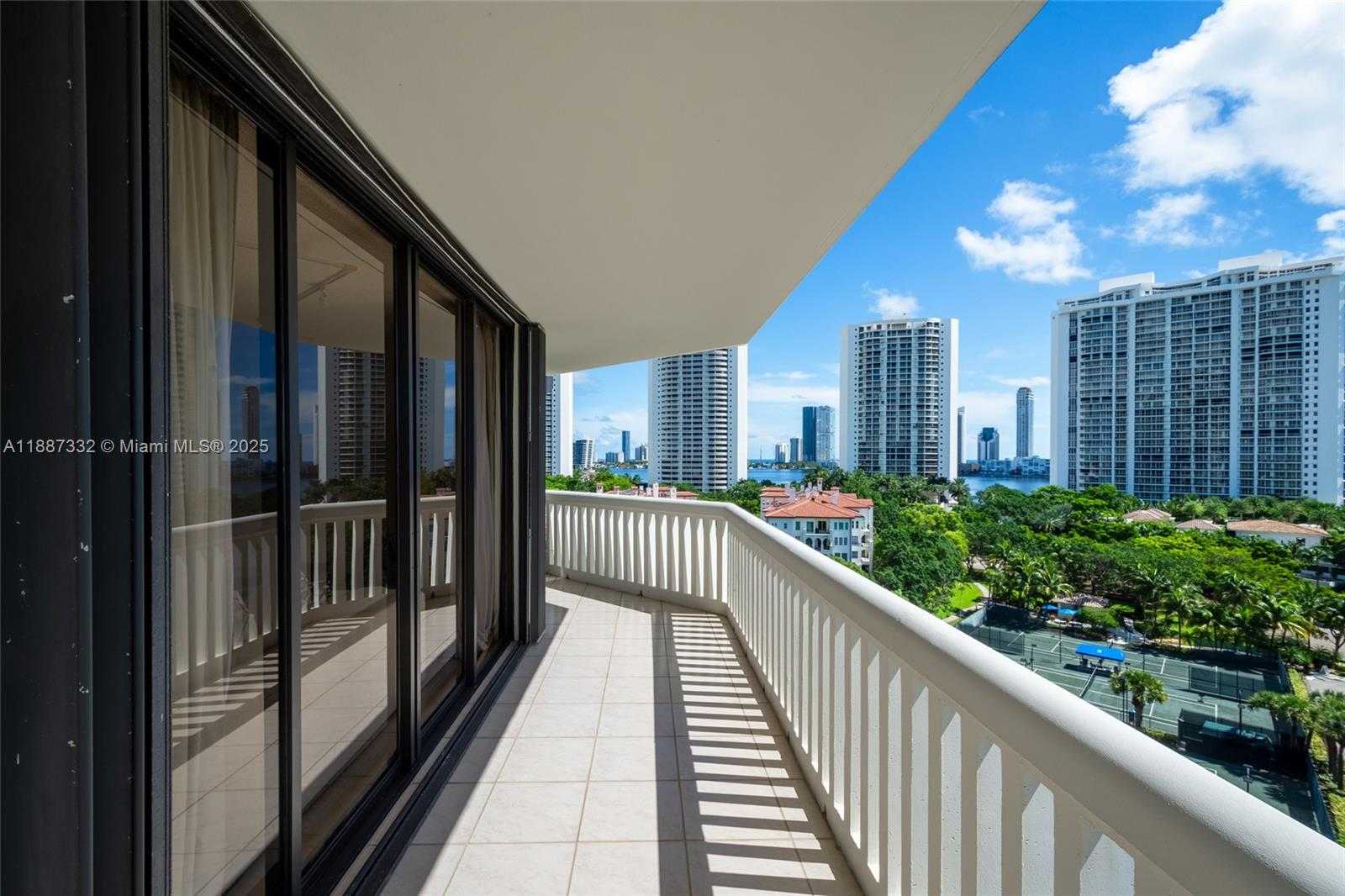 Small Image of 2000 ISLAND BLVD #1002, Aventura Number 20