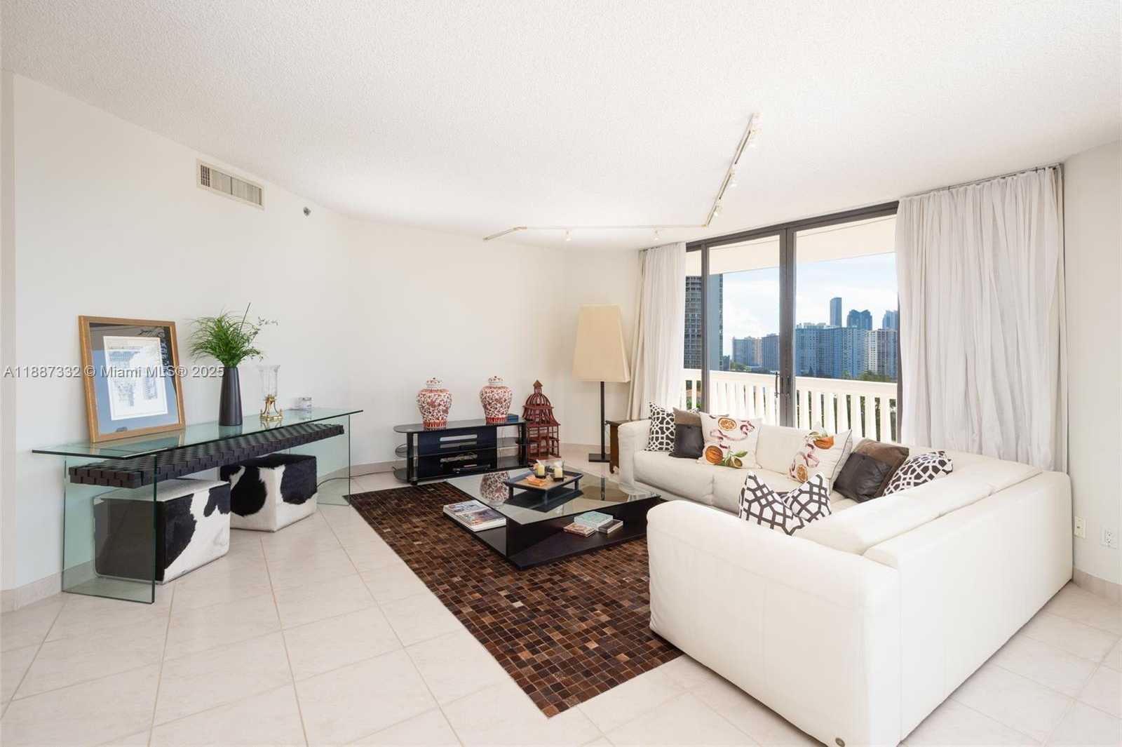 Small Image of 2000 ISLAND BLVD #1002, Aventura Number 3
