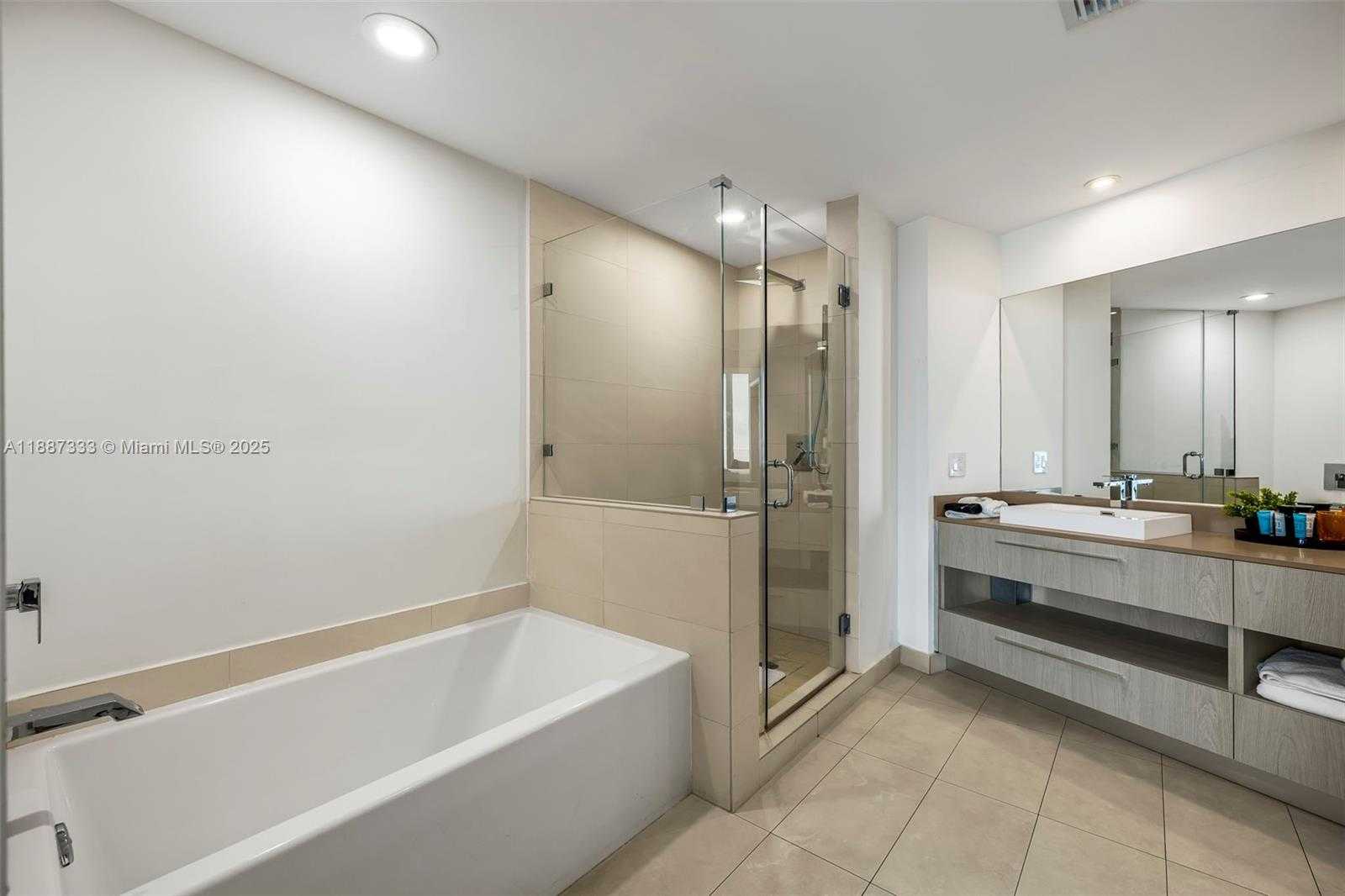 Small Image of 4111 SOUTH OCEAN DR #LPH1, Hollywood Number 11