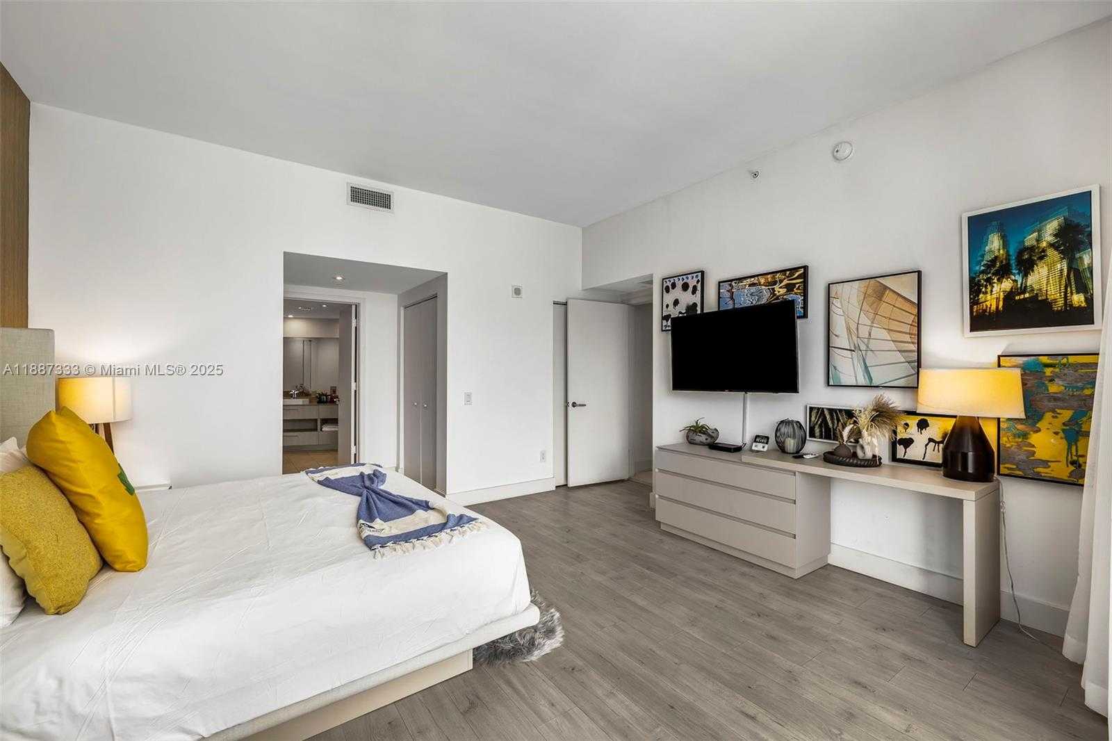Small Image of 4111 SOUTH OCEAN DR #LPH1, Hollywood Number 12