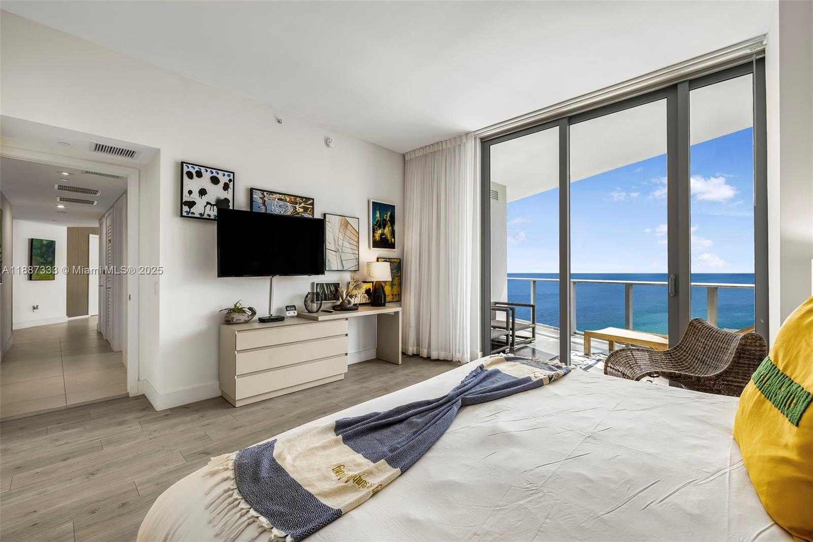 Small Image of 4111 SOUTH OCEAN DR #LPH1, Hollywood Number 13