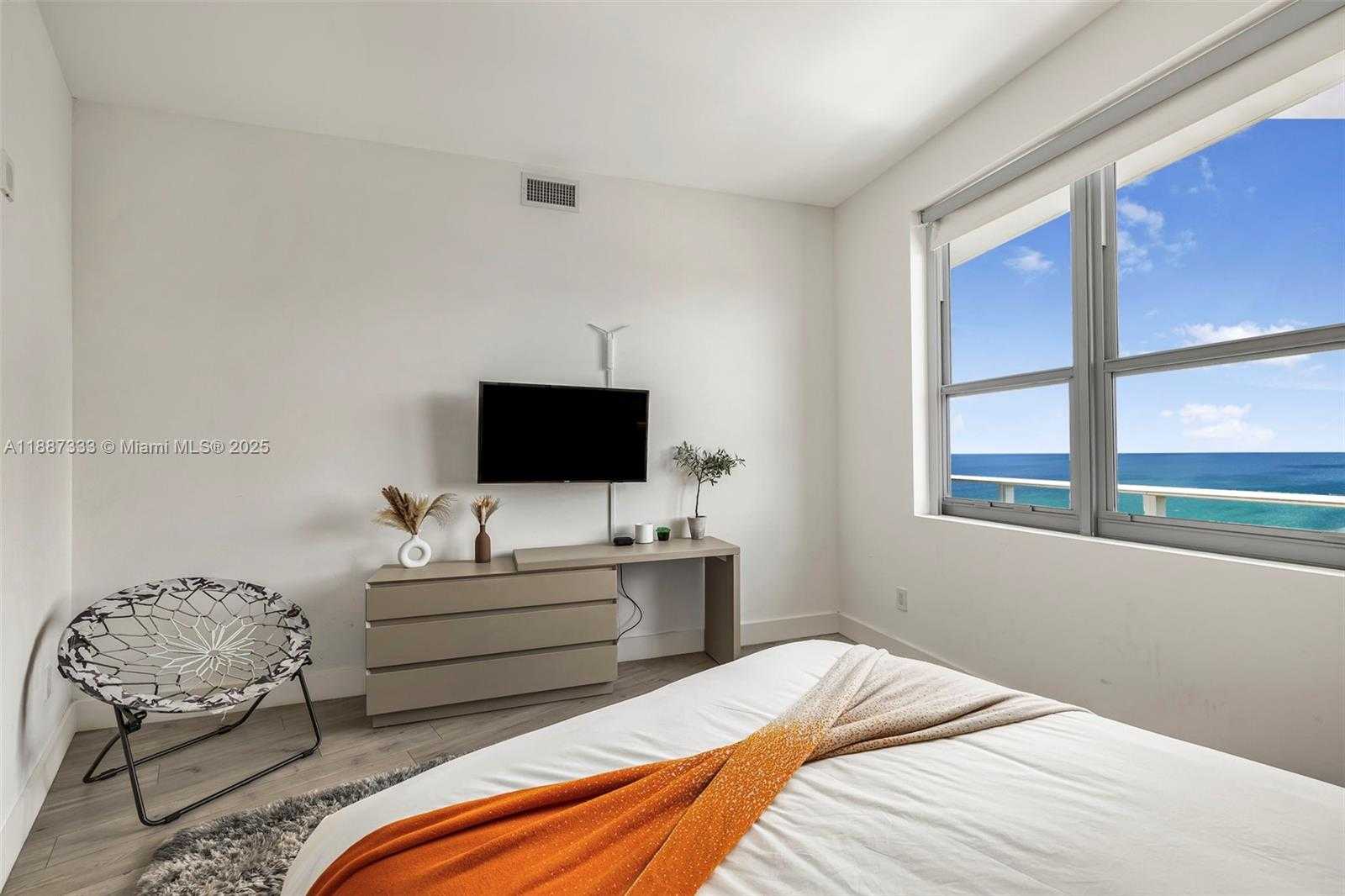 Small Image of 4111 SOUTH OCEAN DR #LPH1, Hollywood Number 15