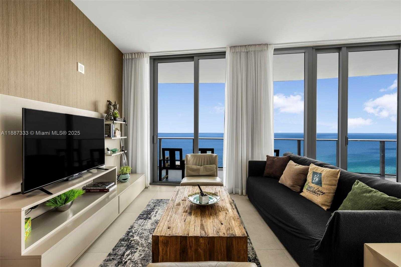 Small Image of 4111 SOUTH OCEAN DR #LPH1, Hollywood Number 2