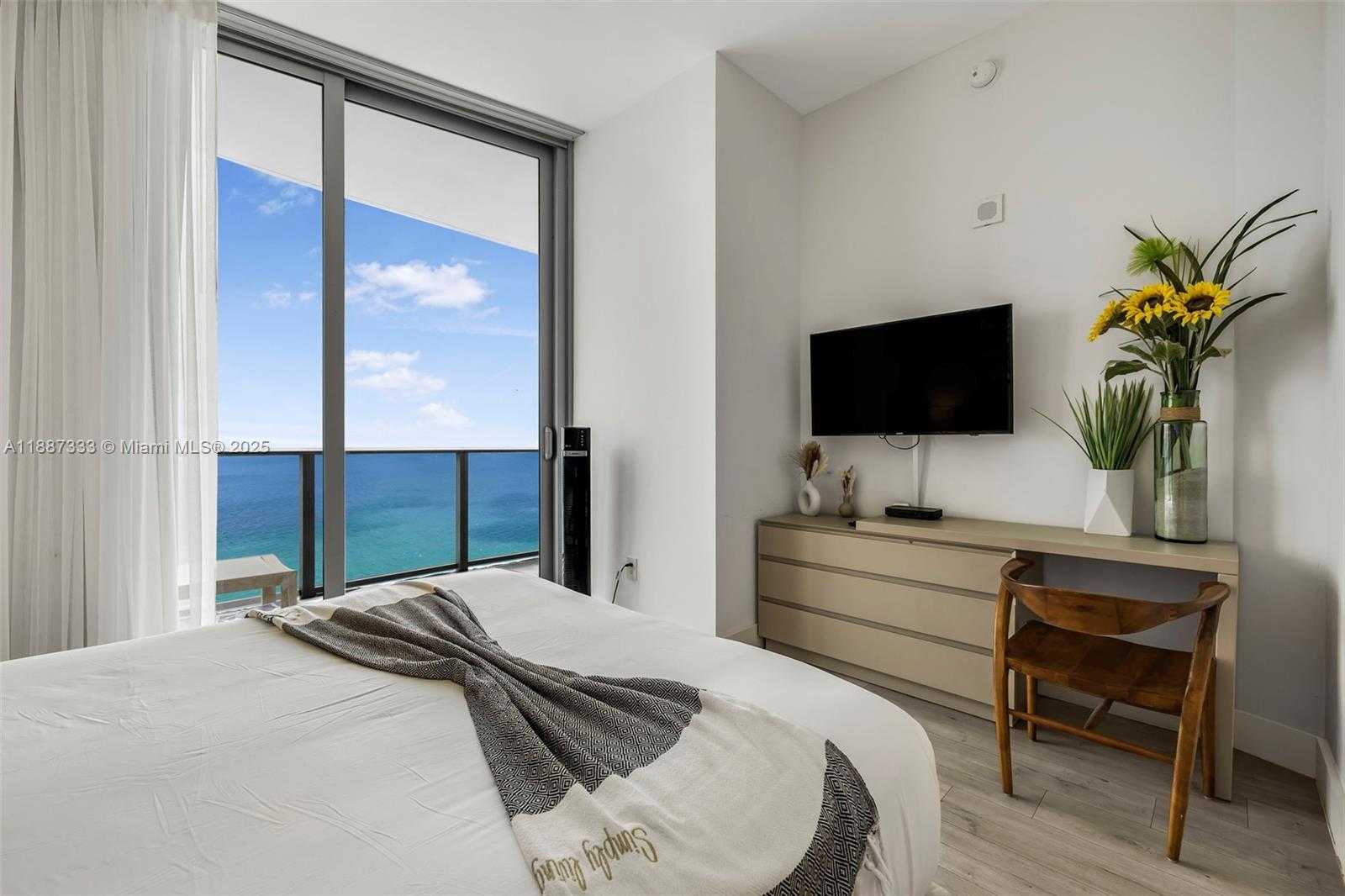 Small Image of 4111 SOUTH OCEAN DR #LPH1, Hollywood Number 29