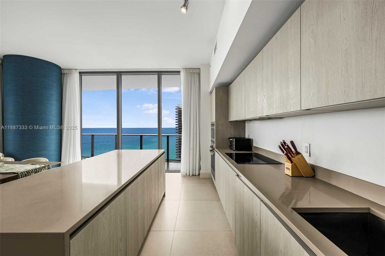 Small Image of 4111 SOUTH OCEAN DR #LPH1, Hollywood Number 36