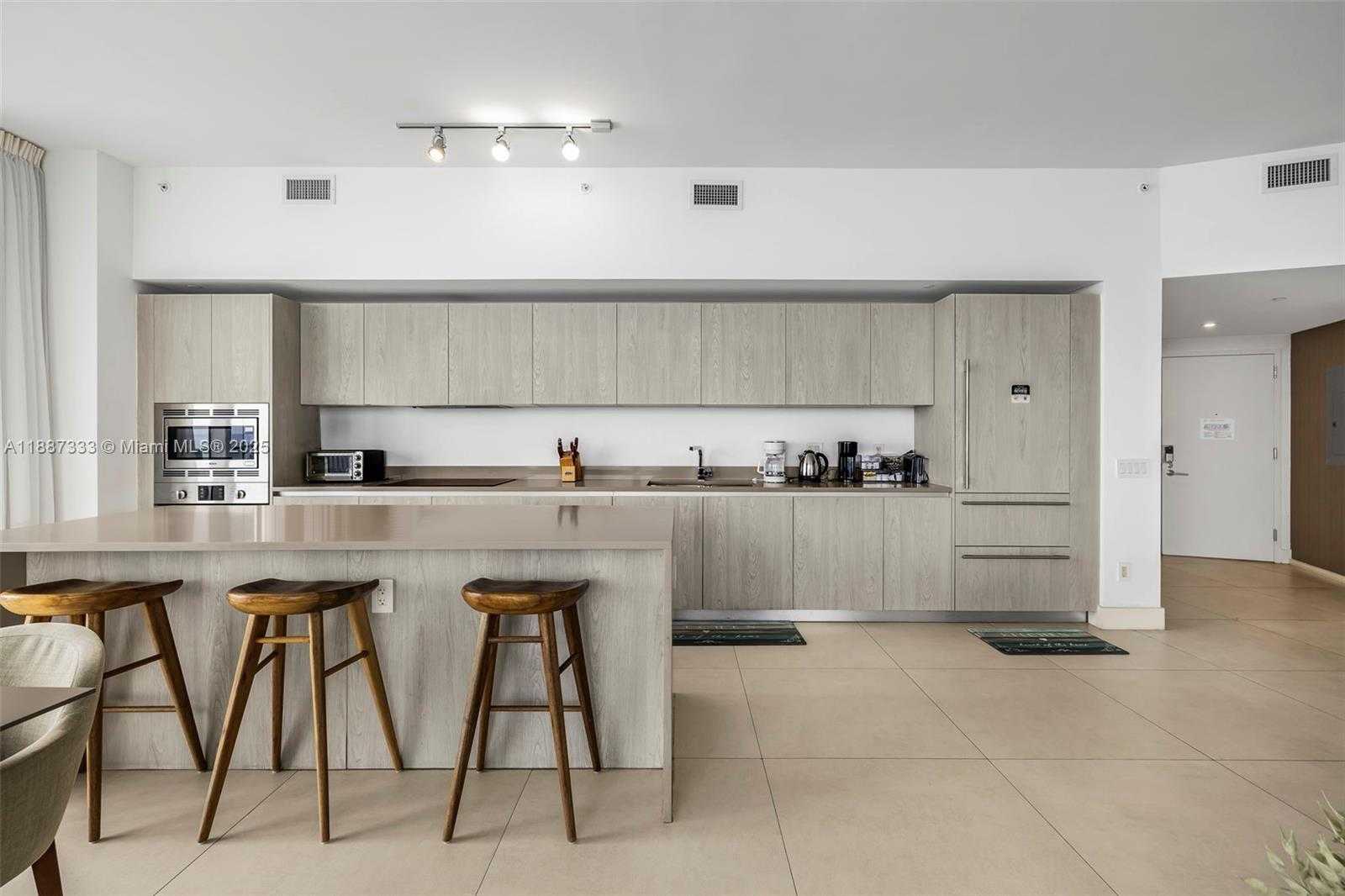 Small Image of 4111 SOUTH OCEAN DR #LPH1, Hollywood Number 38