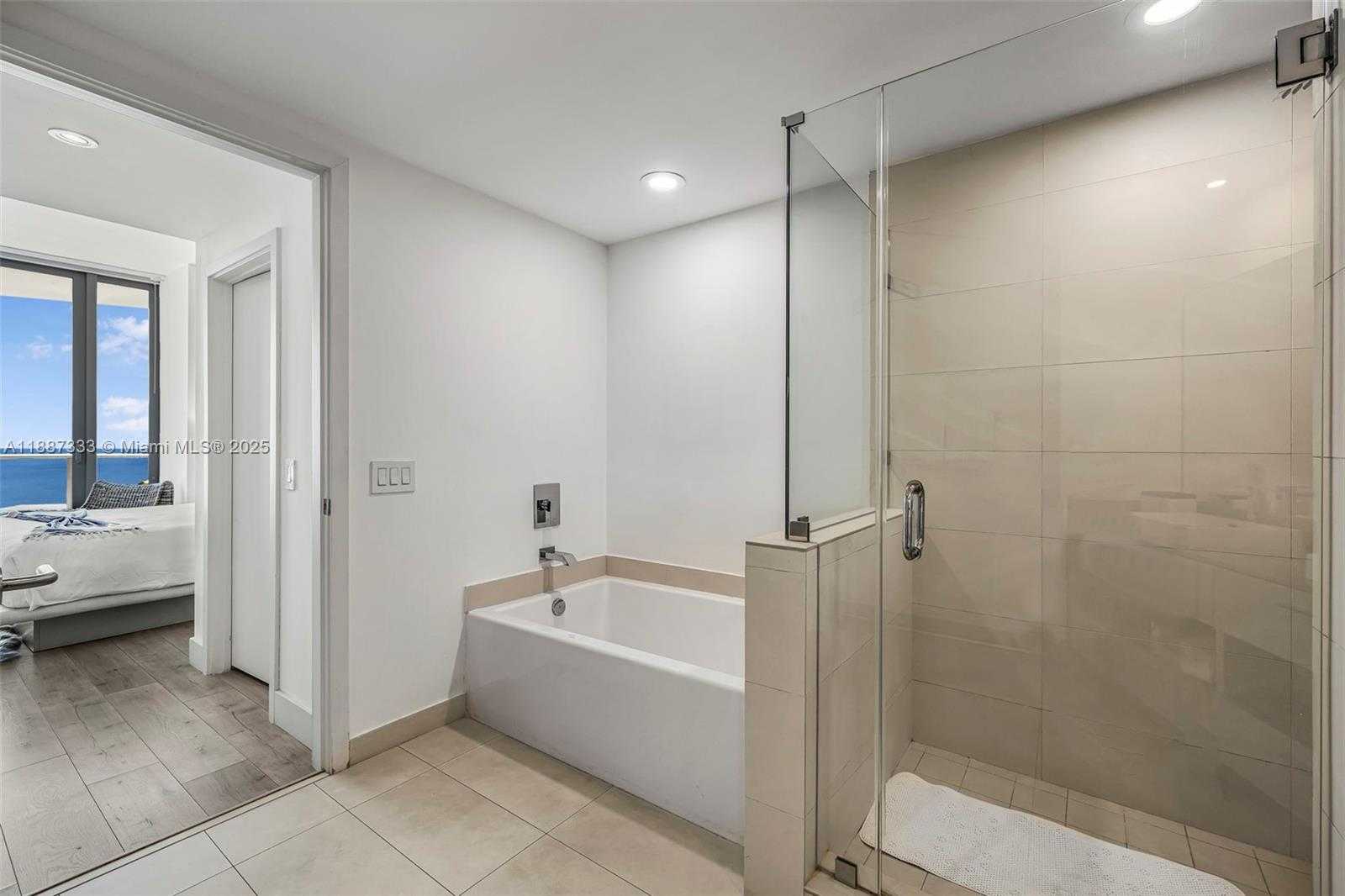 Small Image of 4111 SOUTH OCEAN DR #LPH1, Hollywood Number 7