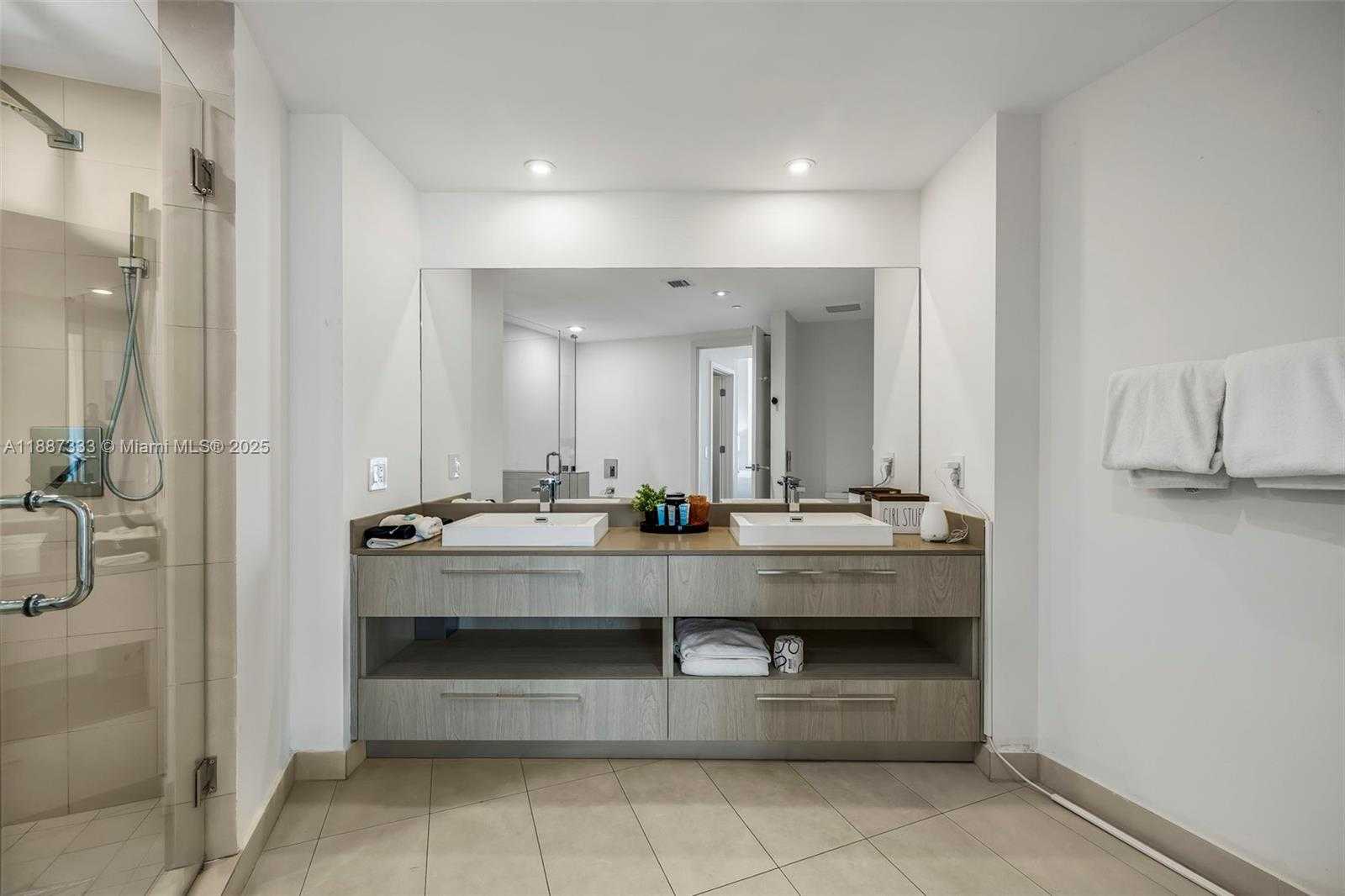 Small Image of 4111 SOUTH OCEAN DR #LPH1, Hollywood Number 8