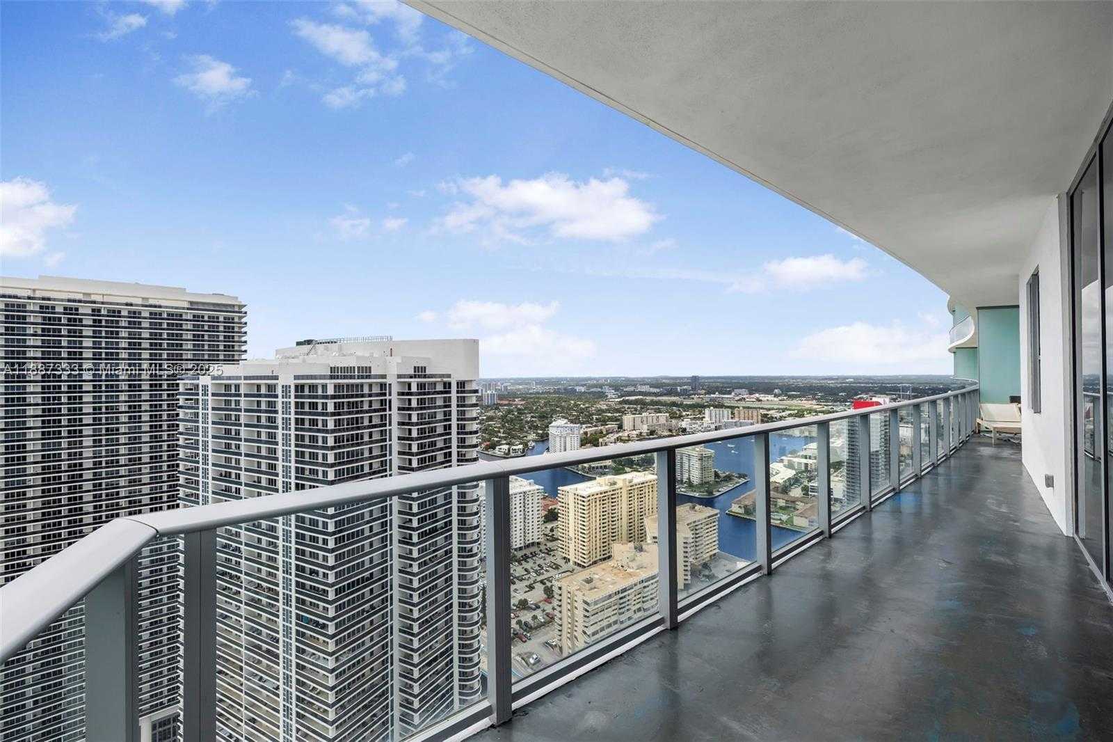 Small Image of 4111 SOUTH OCEAN DR #LPH1, Hollywood Number 9