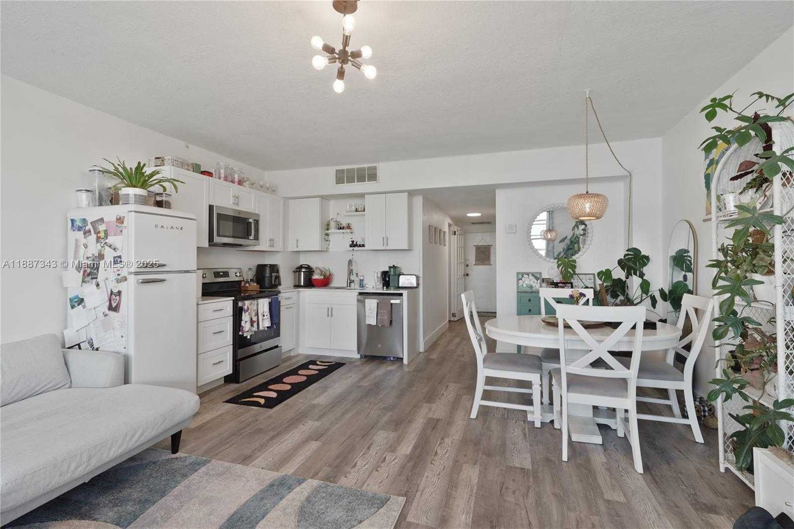 Small Image of 801 BRICKELL BAY DR #1569, Miami Number 2