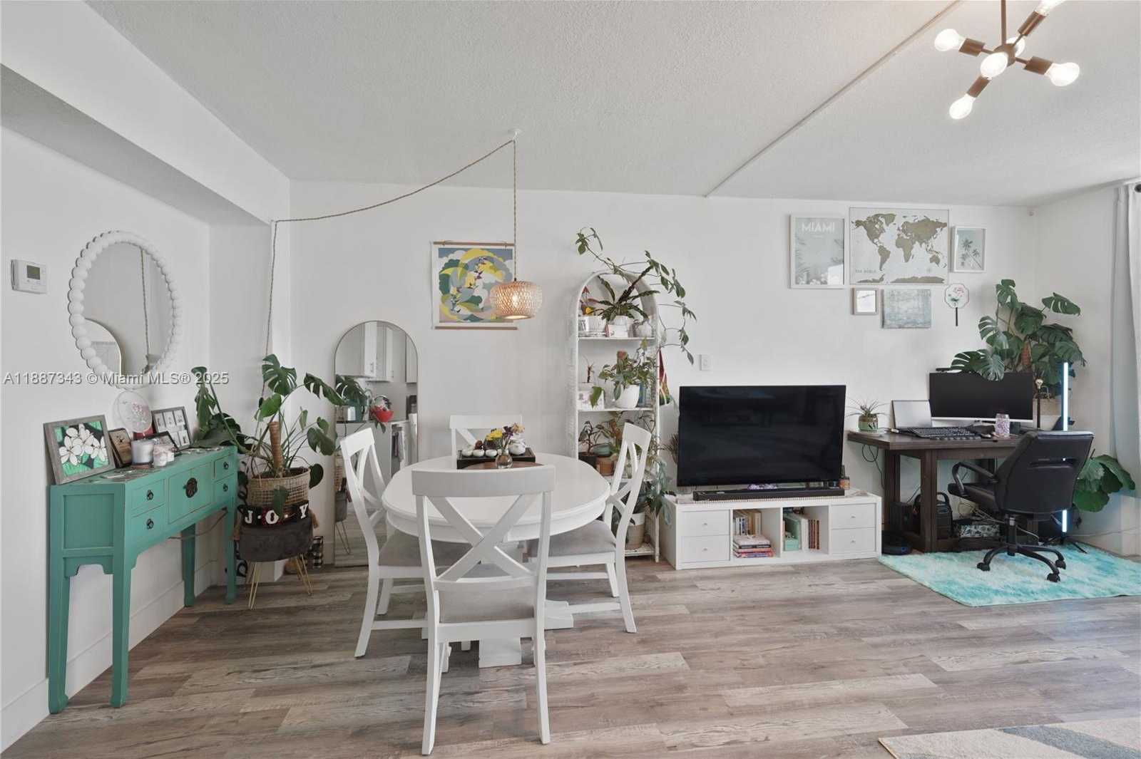 Small Image of 801 BRICKELL BAY DR #1569, Miami Number 3
