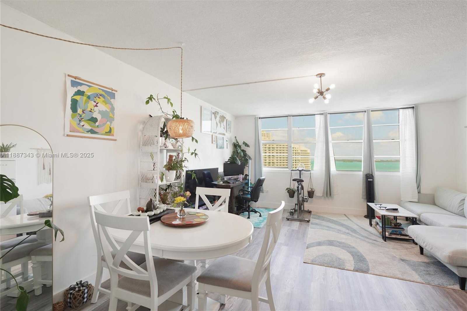 Small Image of 801 BRICKELL BAY DR #1569, Miami Number 4