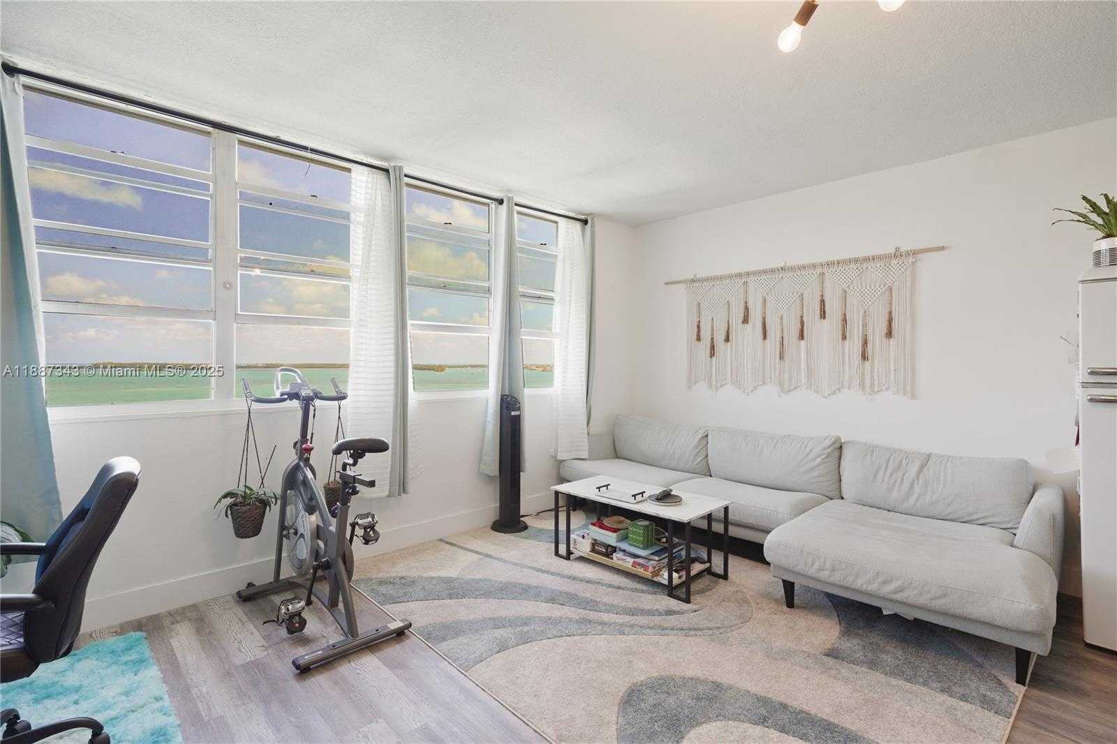 Small Image of 801 BRICKELL BAY DR #1569, Miami Number 5