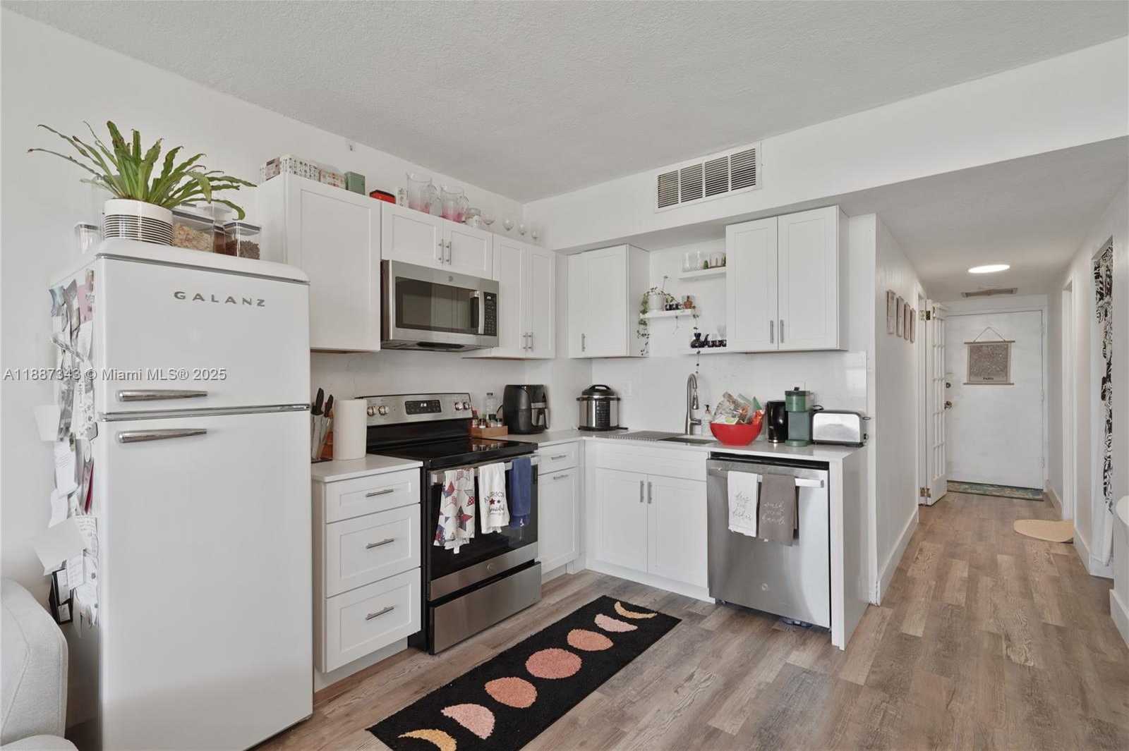 Small Image of 801 BRICKELL BAY DR #1569, Miami Number 7