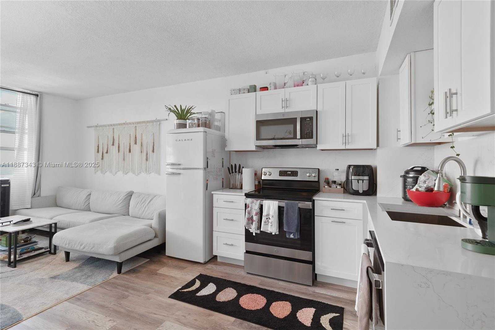 Small Image of 801 BRICKELL BAY DR #1569, Miami Number 8