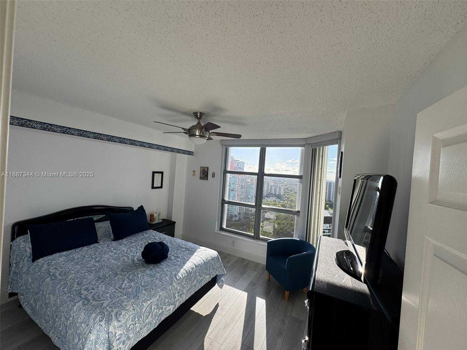 Small Image of 3530 MYSTIC POINTE DR #2403, Aventura Number 10