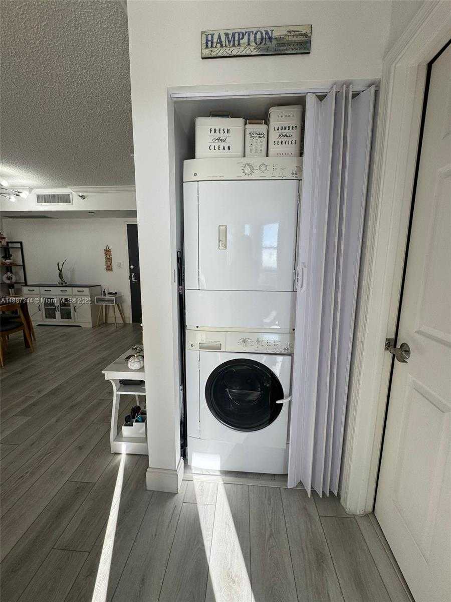 Small Image of 3530 MYSTIC POINTE DR #2403, Aventura Number 12
