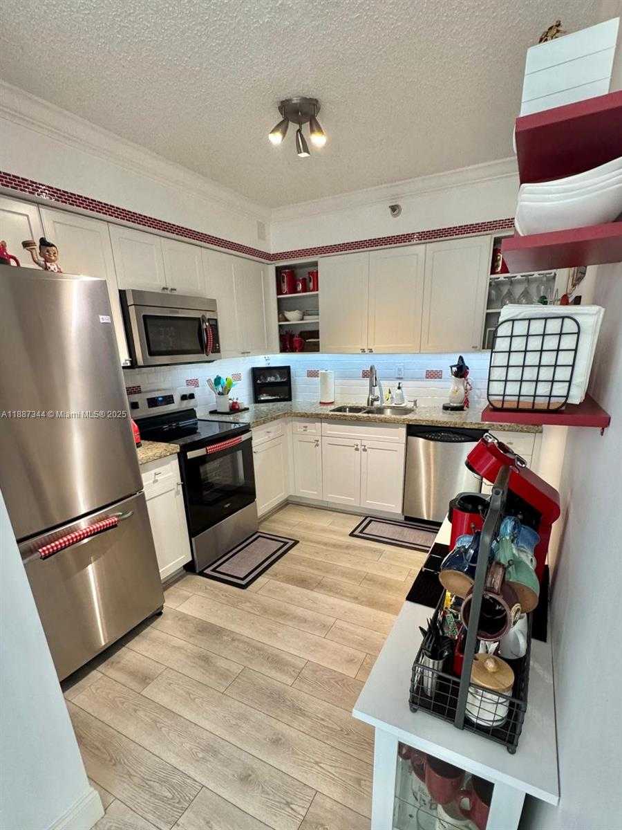 Small Image of 3530 MYSTIC POINTE DR #2403, Aventura Number 2