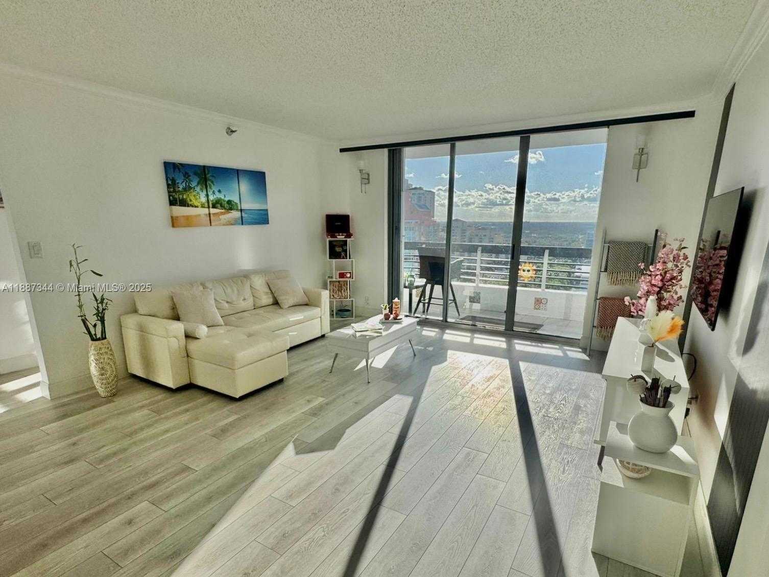 Small Image of 3530 MYSTIC POINTE DR #2403, Aventura Number 4