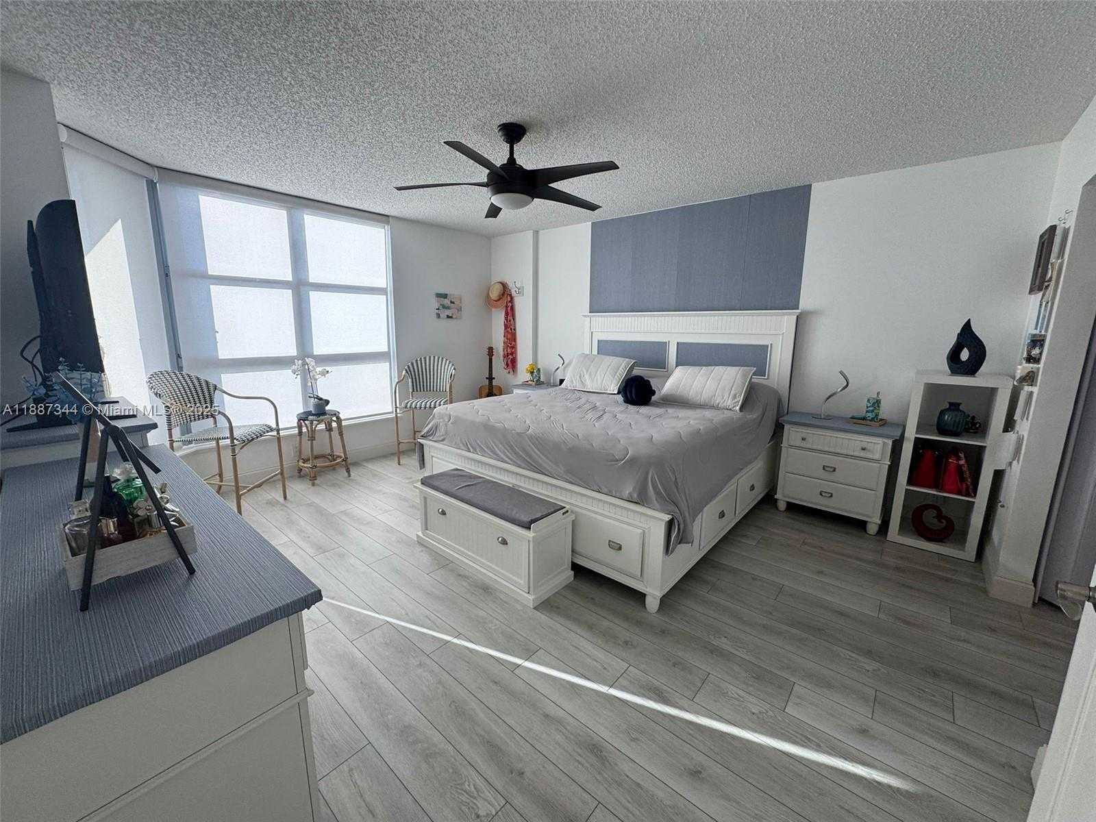 Small Image of 3530 MYSTIC POINTE DR #2403, Aventura Number 5