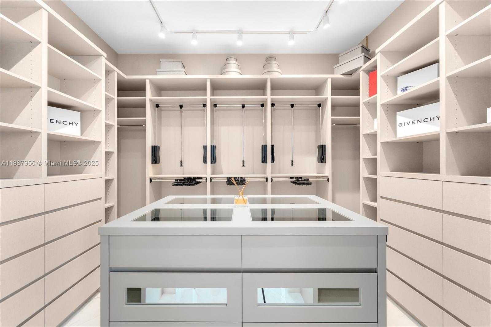 Small Image of 17301 BISCAYNE BLVD #PH-7, North Miami Beach Number 20