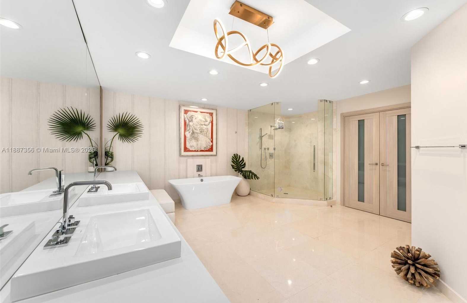 Small Image of 17301 BISCAYNE BLVD #PH-7, North Miami Beach Number 21