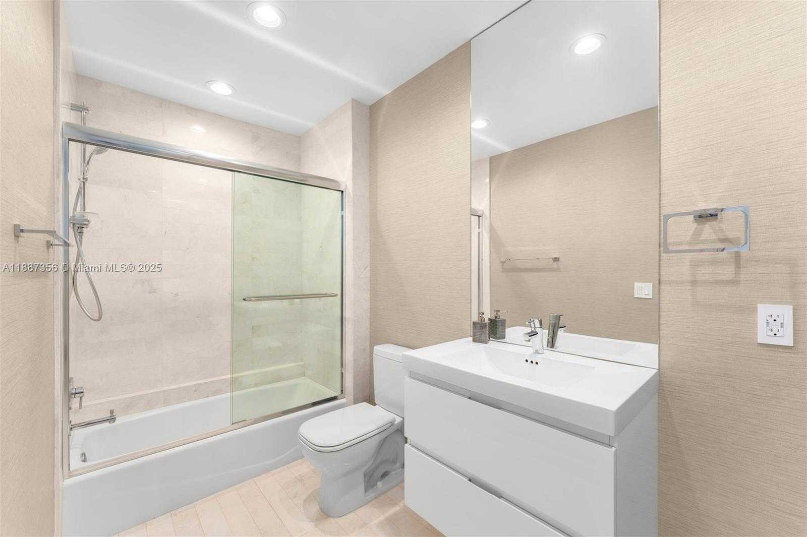 Small Image of 17301 BISCAYNE BLVD #PH-7, North Miami Beach Number 26