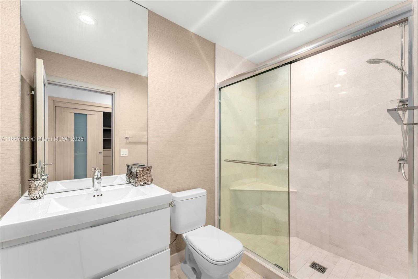 Small Image of 17301 BISCAYNE BLVD #PH-7, North Miami Beach Number 27