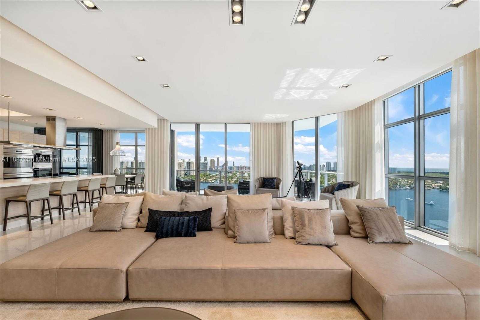 Small Image of 17301 BISCAYNE BLVD #PH-7, North Miami Beach Number 3