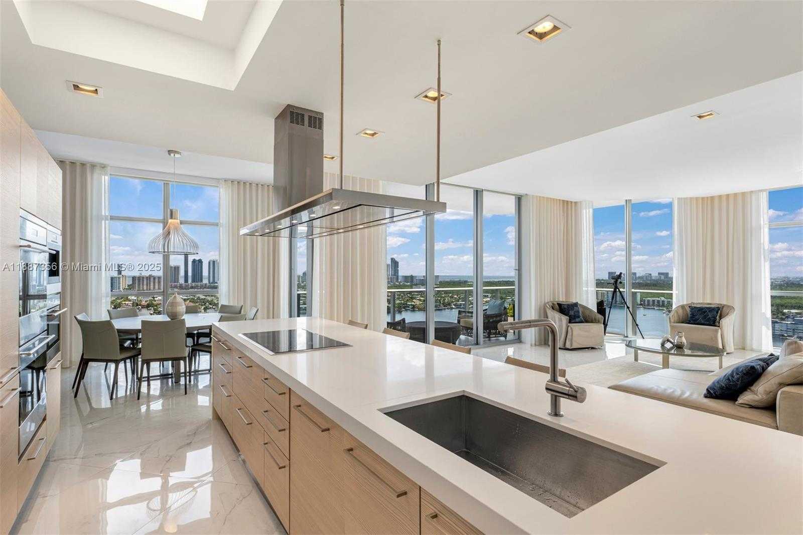 Small Image of 17301 BISCAYNE BLVD #PH-7, North Miami Beach Number 4