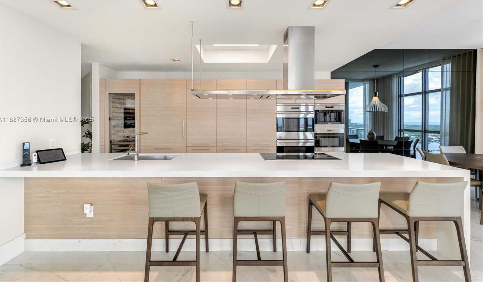 Small Image of 17301 BISCAYNE BLVD #PH-7, North Miami Beach Number 6