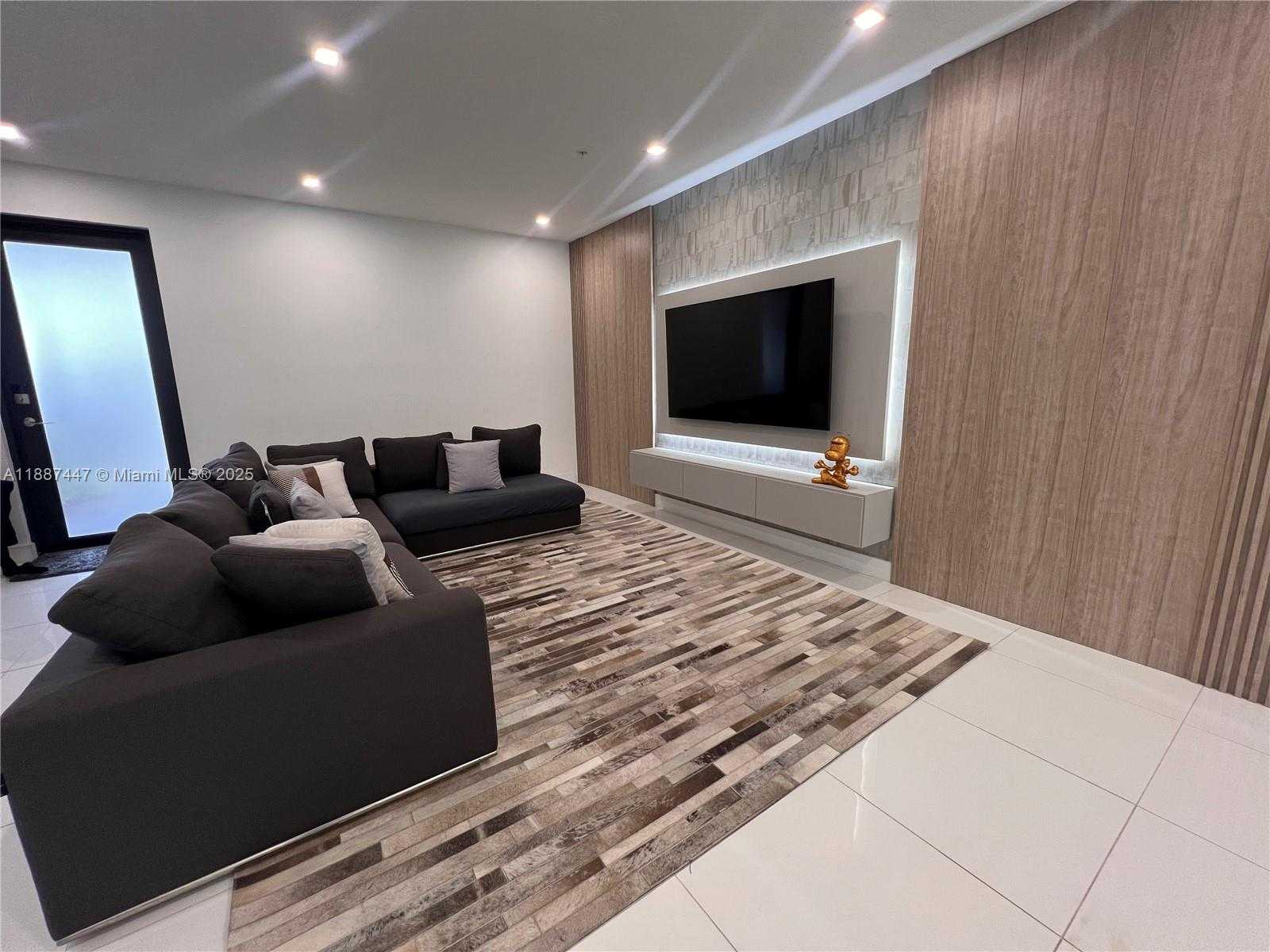 Small Image of 10431 NORTH WEST 82ND ST #1, Doral Number 12