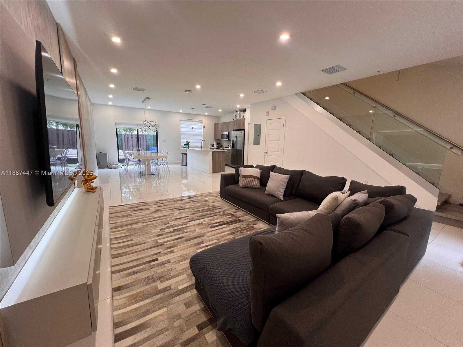 Small Image of 10431 NORTH WEST 82ND ST #1, Doral Number 3