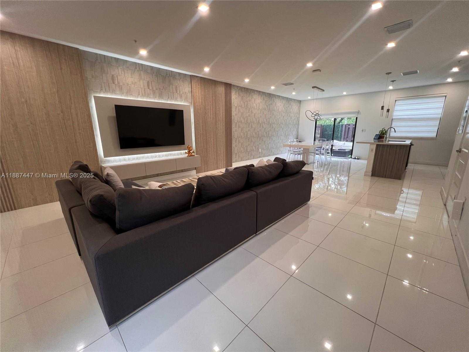 Small Image of 10431 NORTH WEST 82ND ST #1, Doral Number 5