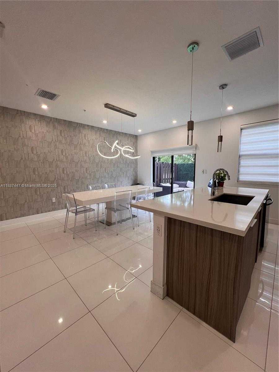 Small Image of 10431 NORTH WEST 82ND ST #1, Doral Number 7