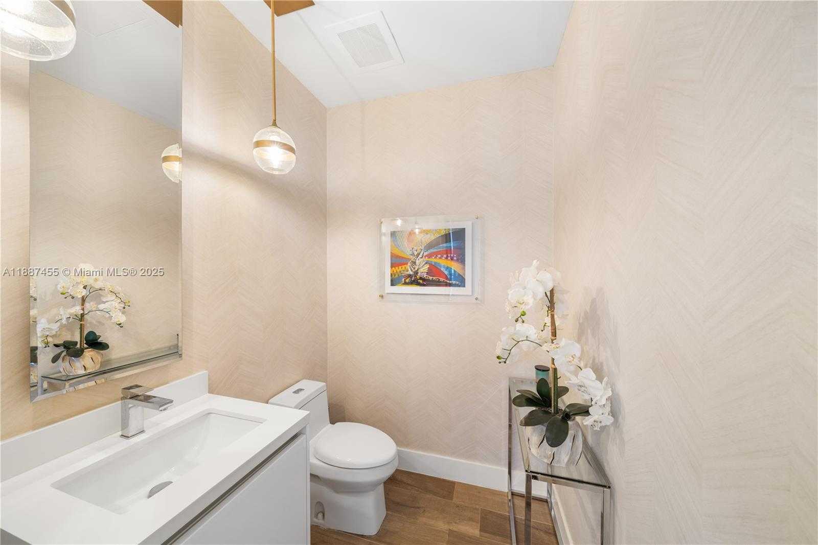 Small Image of 801 SOUTH POINTE DRIVE #TH102, Miami Beach Number 12