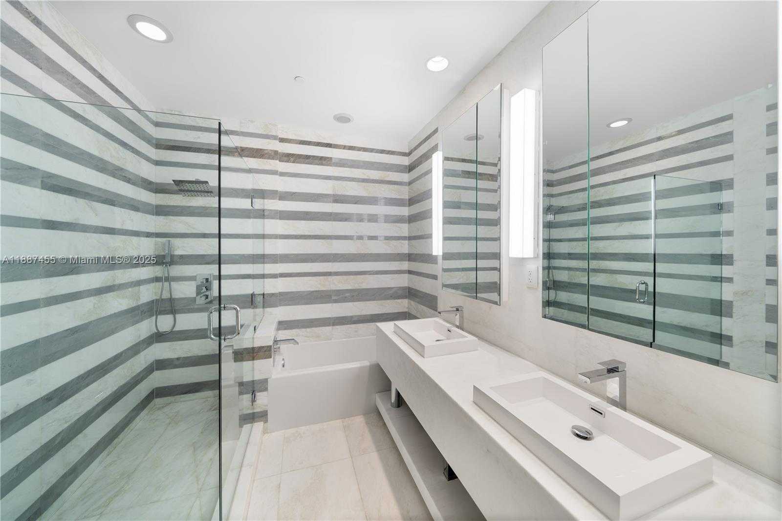 Small Image of 801 SOUTH POINTE DRIVE #TH102, Miami Beach Number 13
